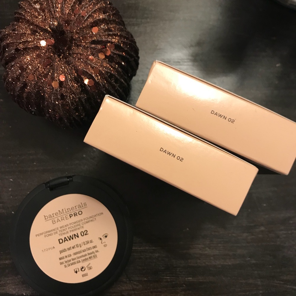 Bare minerals BarePRO powder foundation 02